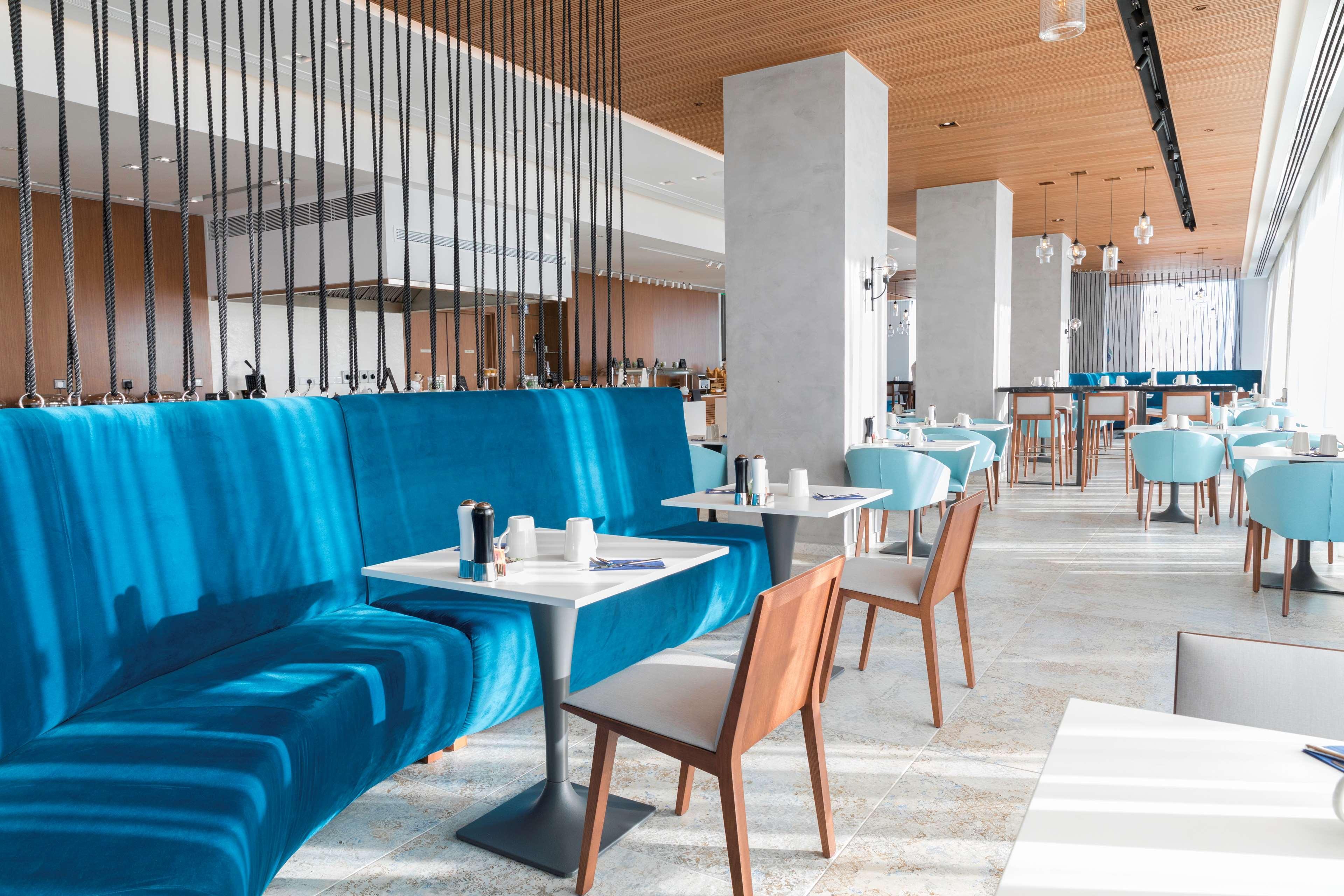 Radisson Blu Hotel, Larnaca Ngoại thất bức ảnh